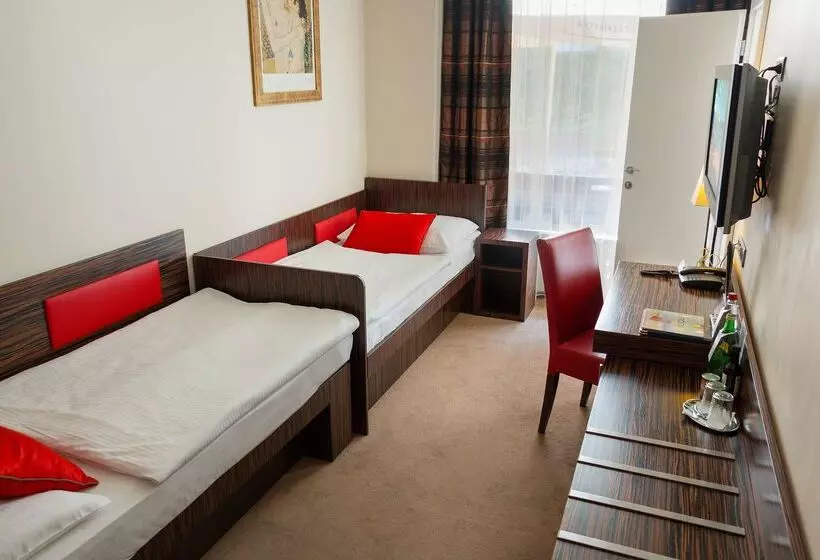 Ea Hotel Crystal Palace