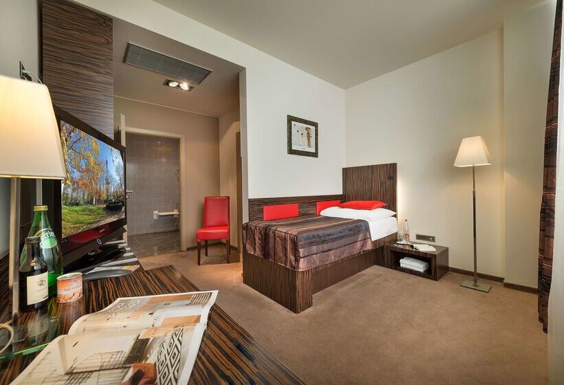 Ea Hotel Crystal Palace