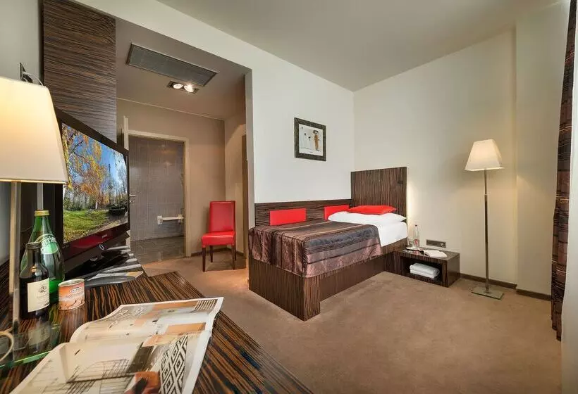 Ea Hotel Crystal Palace