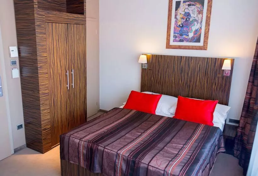 Ea Hotel Crystal Palace