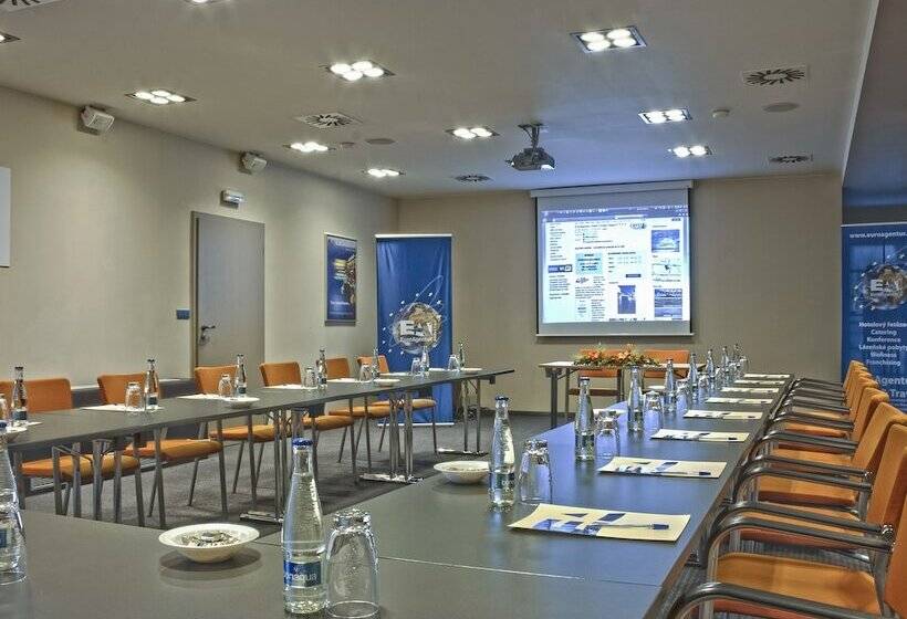 Ea Hotel Crystal Palace