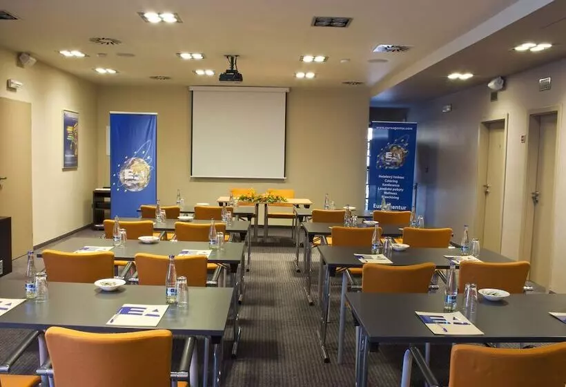 Ea Hotel Crystal Palace