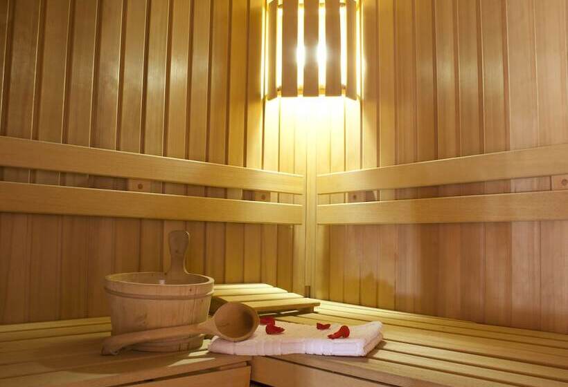 Ea Hotel Crystal Palace