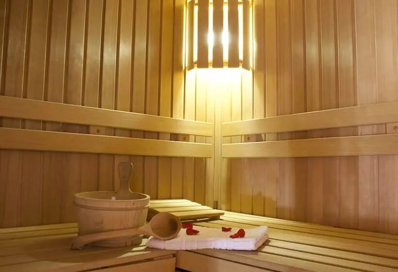 Ea Hotel Crystal Palace