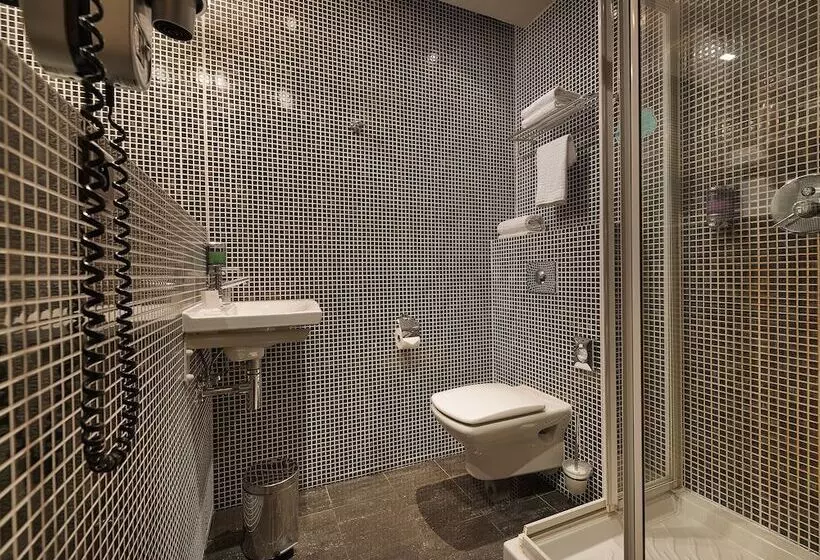 Ea Hotel Crystal Palace