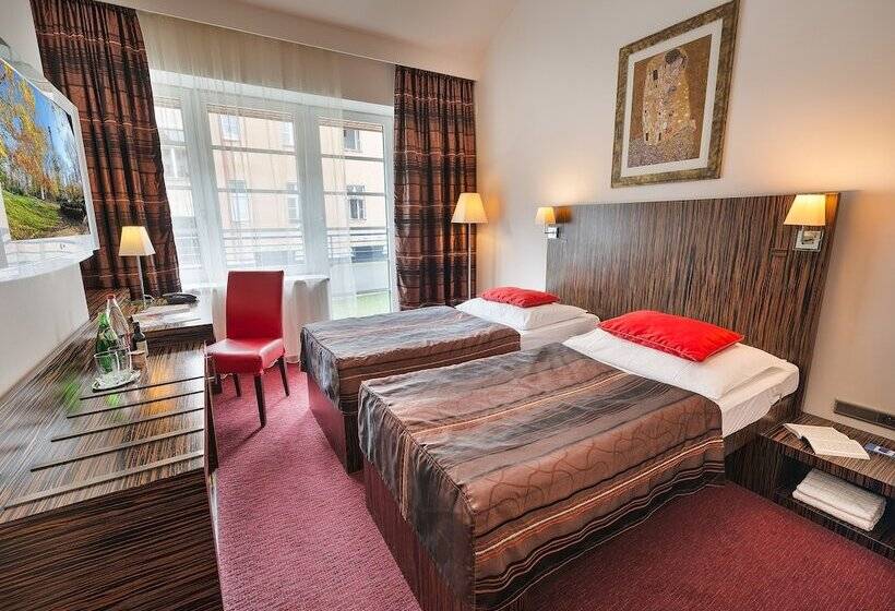 Ea Hotel Crystal Palace