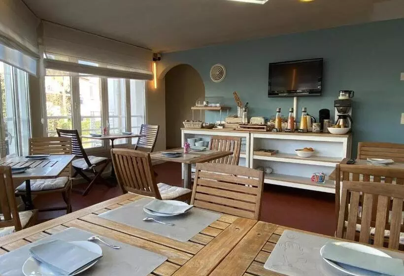 هتل Hôtel La Rotonde