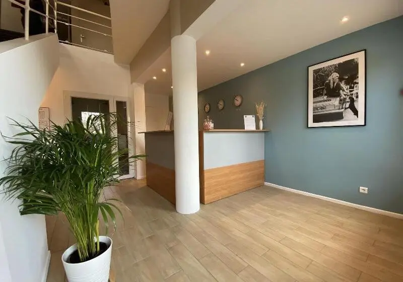 ホテル Hôtel La Rotonde