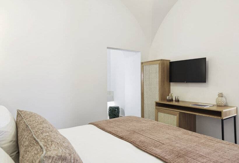 هتل La Maltese Estate