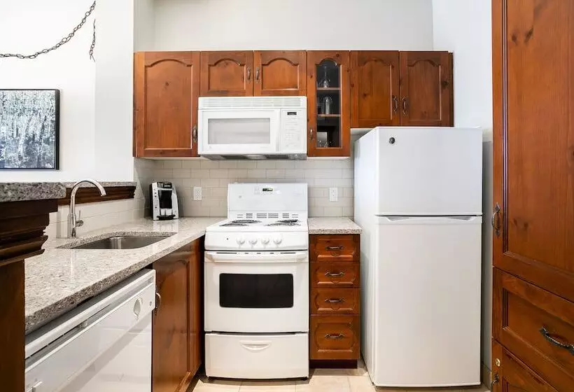 هتل Tour Des Voyageurs