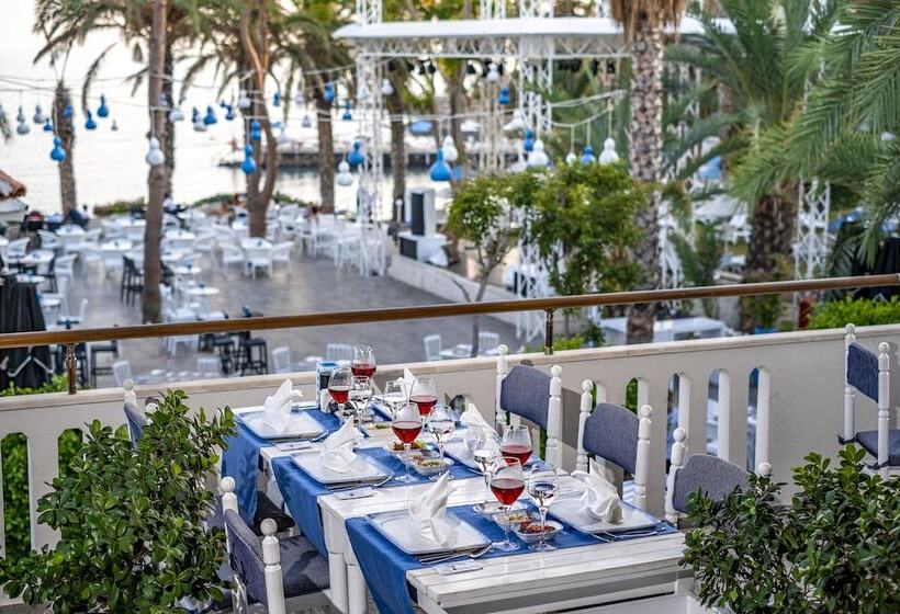 בית מלון כפרי Utopia Resort & Residence