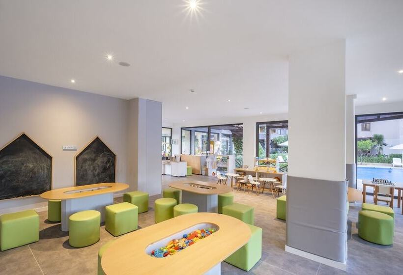 בית מלון כפרי Utopia Resort & Residence