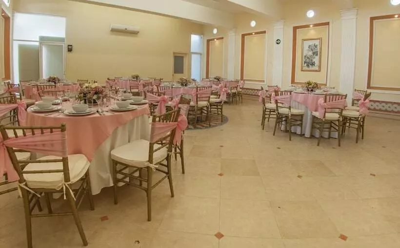 هتل Villa Las Margaritas Plaza Cristal