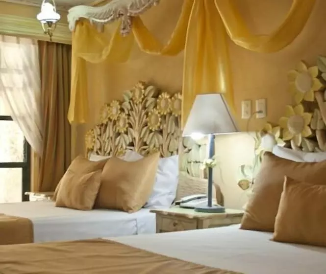 هتل Villa Las Margaritas Plaza Cristal