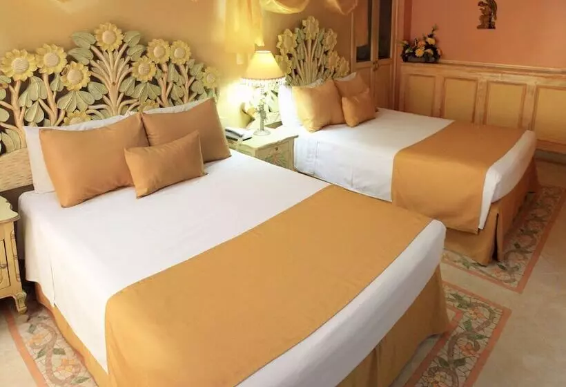 هتل Villa Las Margaritas Plaza Cristal