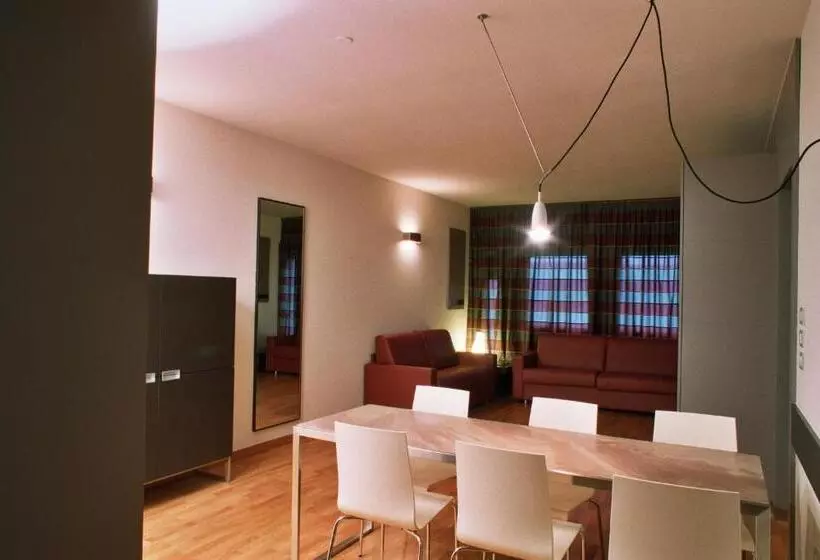 Wall Art Hotel & Residence