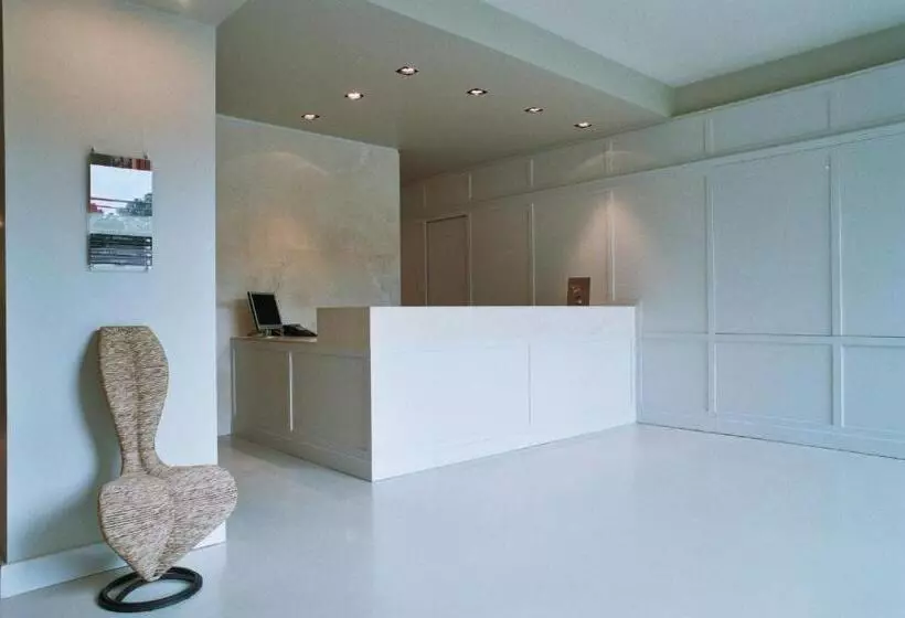 Wall Art Hotel & Residence