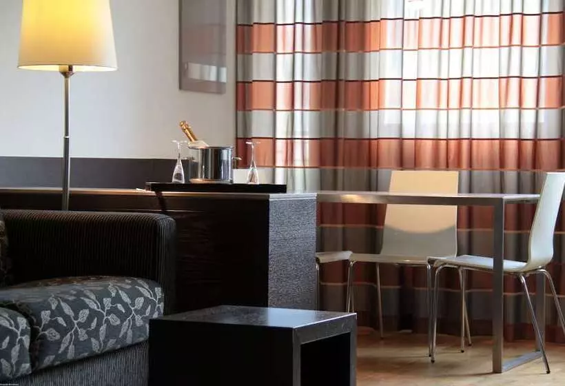 Wall Art Hotel & Residence