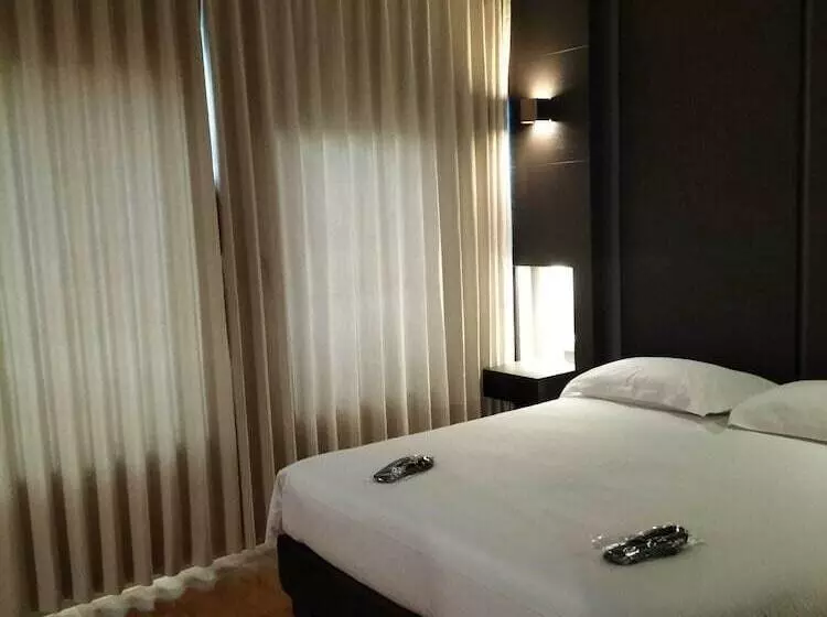 Wall Art Hotel & Residence