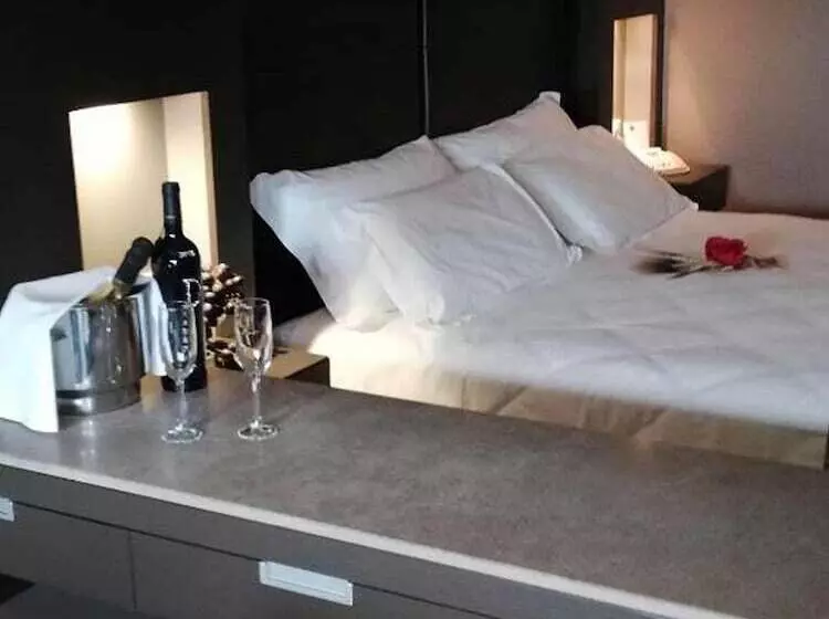 Wall Art Hotel & Residence