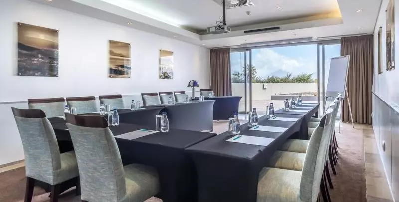 Lagoon Beach Hotel Apartments