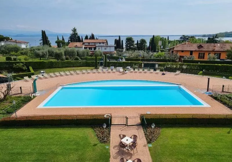 Le Terrazze Sul Lago Hotel & Residence