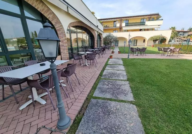 Le Terrazze Sul Lago Hotel & Residence