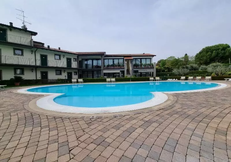 Le Terrazze Sul Lago Hotel & Residence