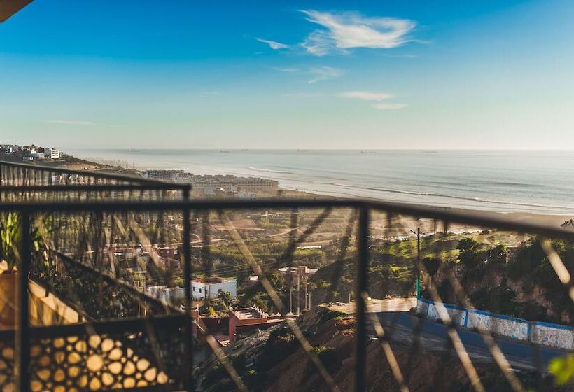 The Yogi Surfer   Hostel