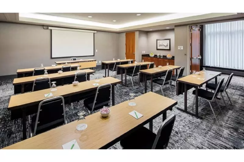 בית מלון כפרי Courtyard By Marriott Boston Brookline