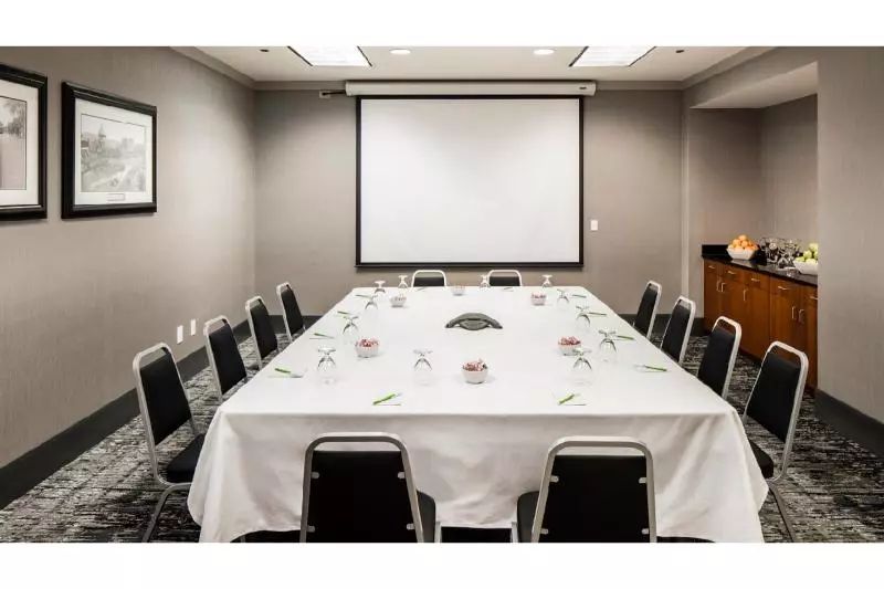 בית מלון כפרי Courtyard By Marriott Boston Brookline