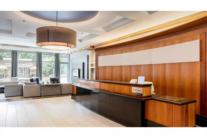 בית מלון כפרי Courtyard By Marriott Boston Brookline