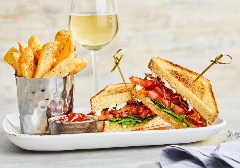 ホテル Courtyard By Marriott Boston Brookline