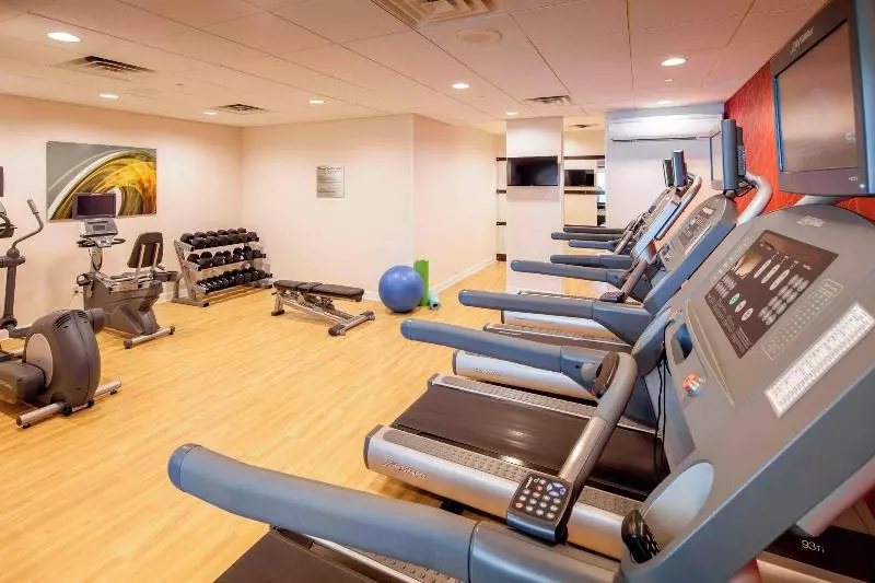 בית מלון כפרי Courtyard By Marriott Boston Brookline