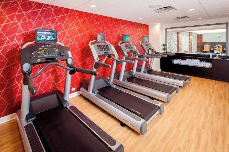 בית מלון כפרי Courtyard By Marriott Boston Brookline