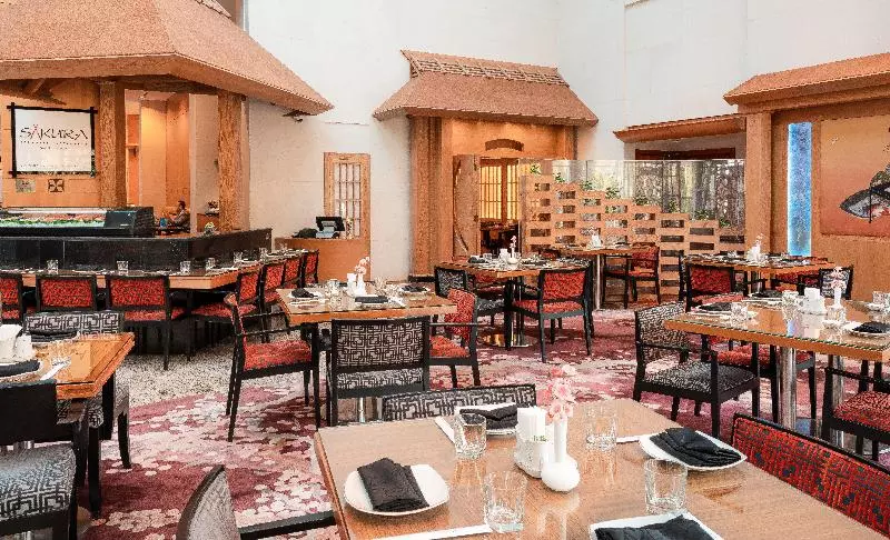 هتل Holiday Inn Kuwait By Ihg