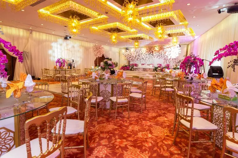 هتل Holiday Inn Kuwait By Ihg