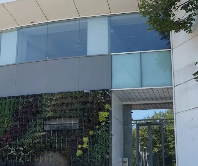 בית מלון כפרי Millennium Hub &