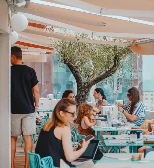 בית מלון כפרי Millennium Hub &