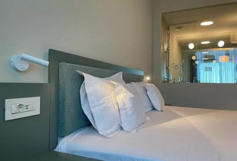 בית מלון כפרי Millennium Hub &