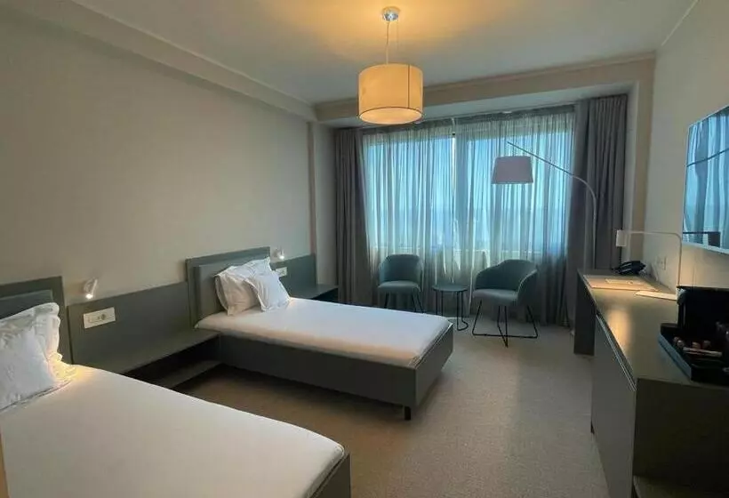 בית מלון כפרי Millennium Hub &