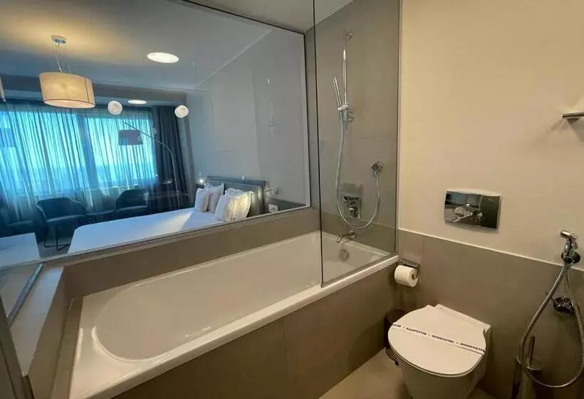 בית מלון כפרי Millennium Hub &