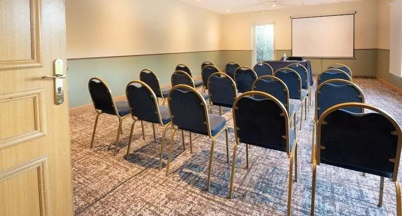 酒店 Mount Venturi Aix En Provence Sainte Victoire Bar & Restaurant & Padel