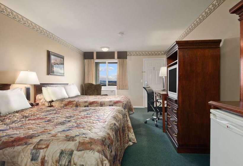 هتل Travelodge By Wyndham Kamloops Mountview