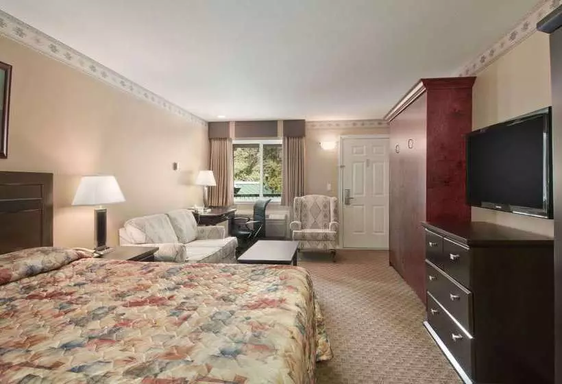 ホテル Travelodge By Wyndham Kamloops Mountview