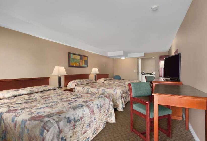 هتل Travelodge By Wyndham Kamloops Mountview
