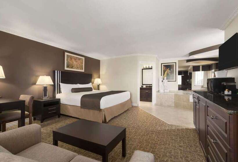 هتل Travelodge By Wyndham Kamloops Mountview