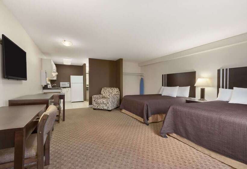 هتل Travelodge By Wyndham Kamloops Mountview