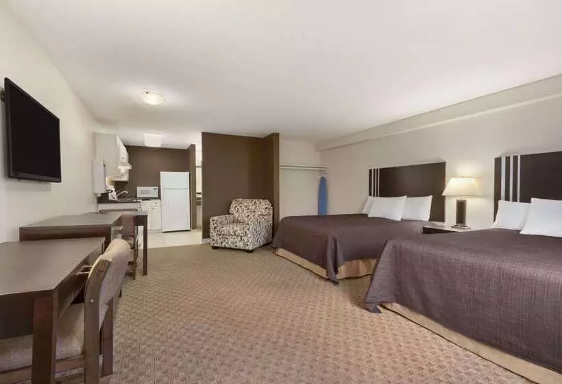 ホテル Travelodge By Wyndham Kamloops Mountview