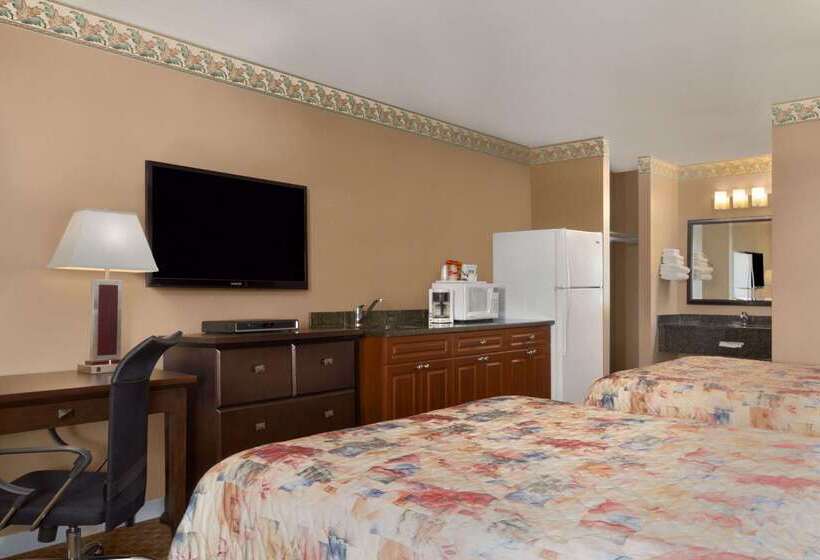 هتل Travelodge By Wyndham Kamloops Mountview